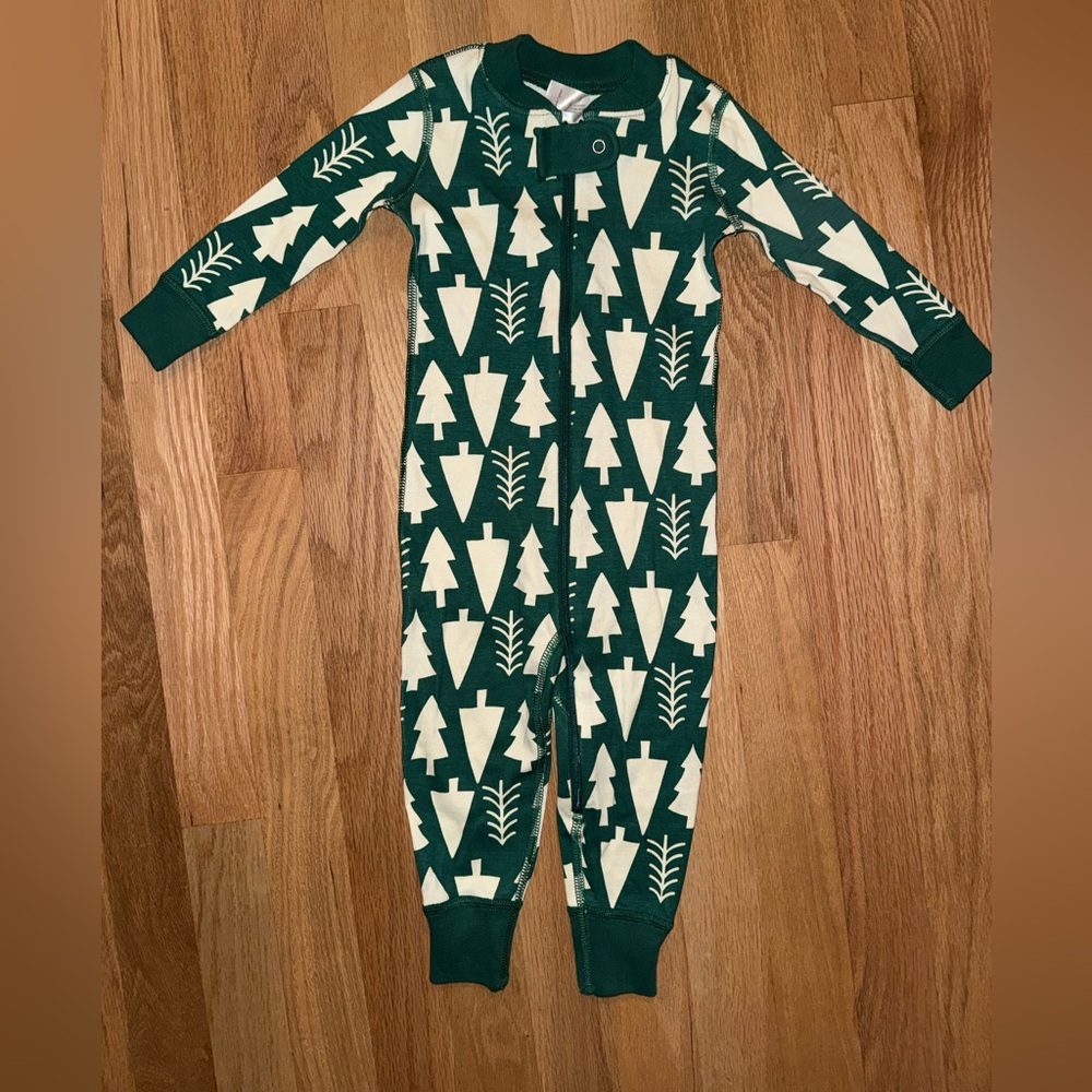 HANNA ANDERSSON One Piece Holiday Trees Green Pajamas Size 75 12-18 Months EUC